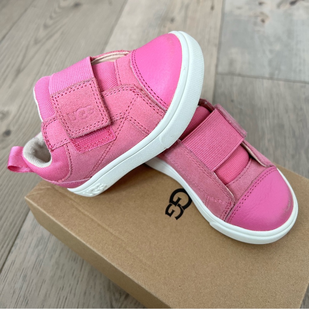 UGG T Rennon Low; Size 6 Toddler
